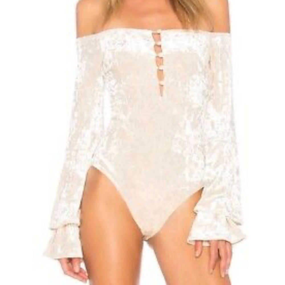 House of Harlow 1960 Cream Off-Shoulder Bodysuit